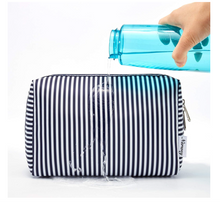 Carica l&#39;immagine nel visualizzatore di Gallery, Narwey Beauty Case Grande Borsa da Viaggio Borsa da Toilette per Donna Ragazze Trousse Borsa Cosmetica da Donna (Striscia blu, grande)
