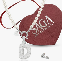 Carica l&#39;immagine nel visualizzatore di Gallery, SAGA GIOIELLI® Collana Donna Perle Ciondolo Iniziale Lettera Alfabeto Confezione Regalo Festa Della Mamma
