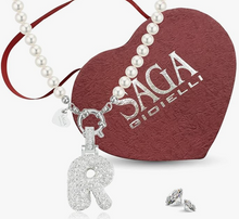 Carica l&#39;immagine nel visualizzatore di Gallery, SAGA GIOIELLI® Collana Donna Perle Ciondolo Iniziale Lettera Alfabeto Confezione Regalo Festa Della Mamma
